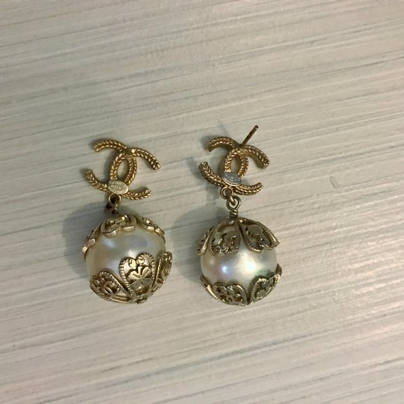 Vintage Logo earrings - Picture 16 of 16